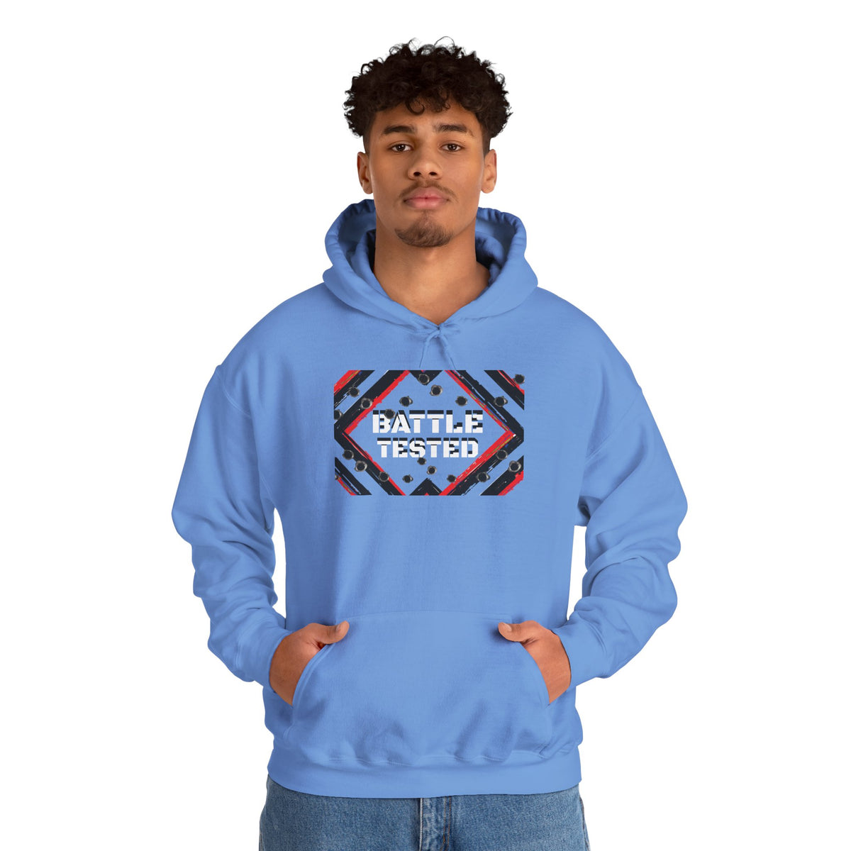 Sudadera con capucha unisex de mezcla pesada probada en batalla: letras blancas sobre negro/sin base