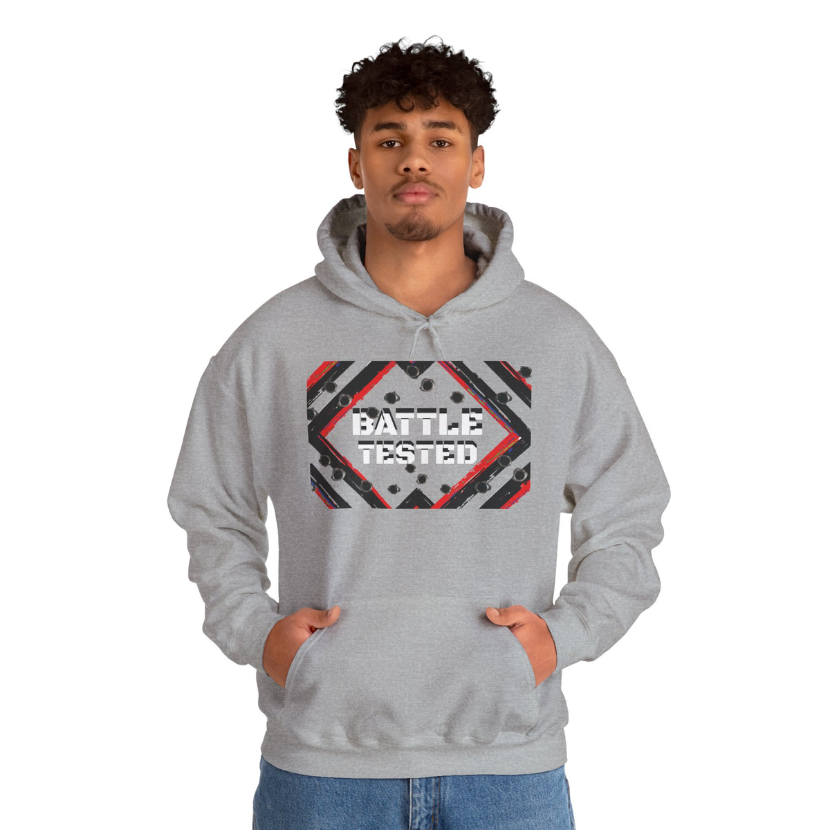 Sudadera con capucha unisex de mezcla pesada probada en batalla: letras blancas sobre negro/sin base